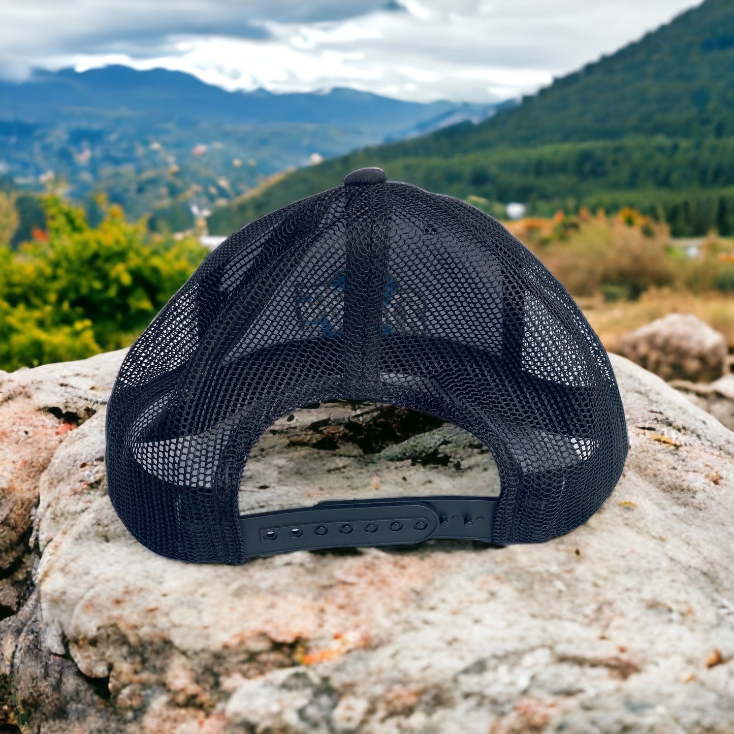 TRUCKER STYLE SNAP BACK BLACK