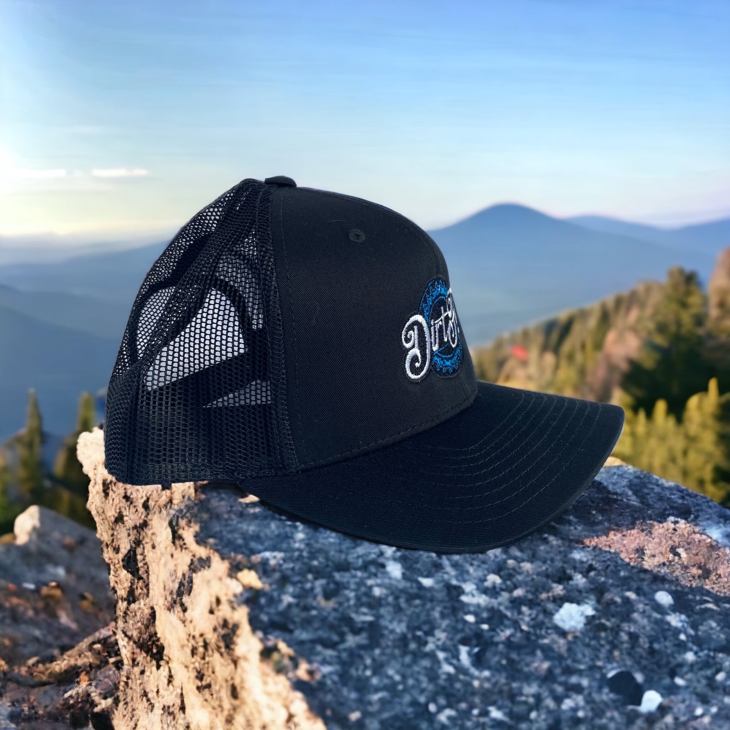 TRUCKER STYLE SNAP BACK BLACK